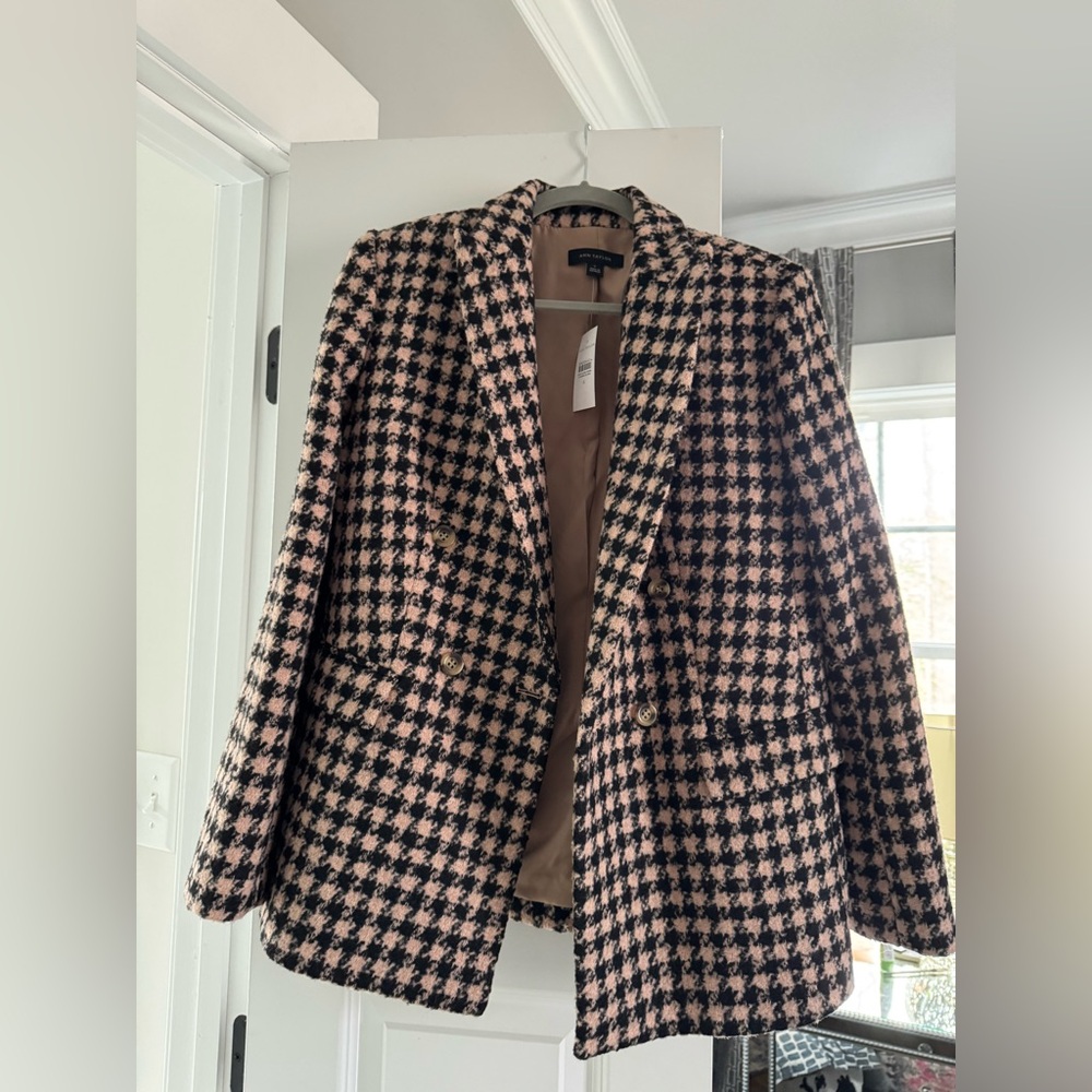 NWT. Super chic, pink and black, double breasted, tweed Ann Taylor blazer. Sz 6